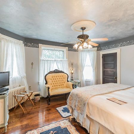 The Inn On Holly B&B Pitman Rom bilde